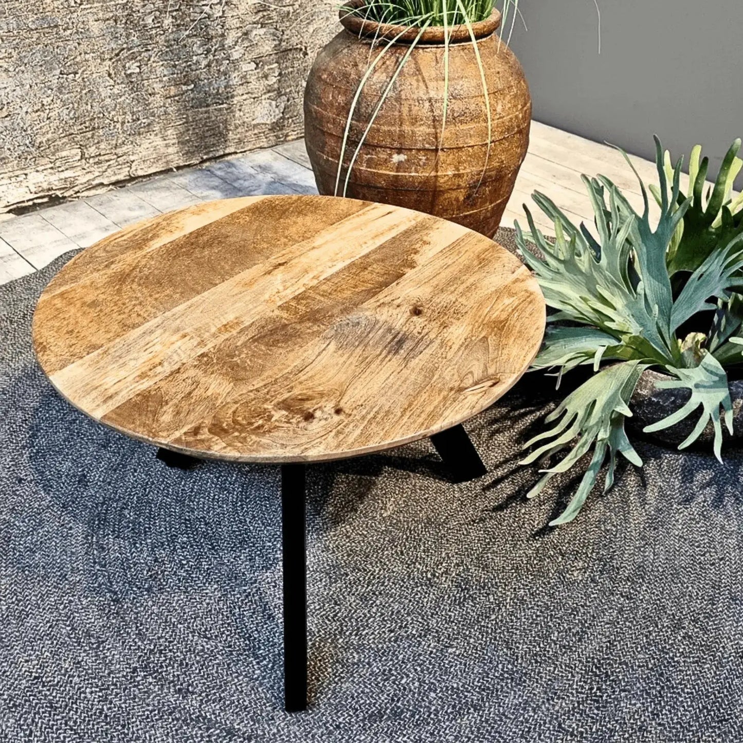 Ronde industriële salontafels uit de Berlin collectie - Larix - Meubelen.be