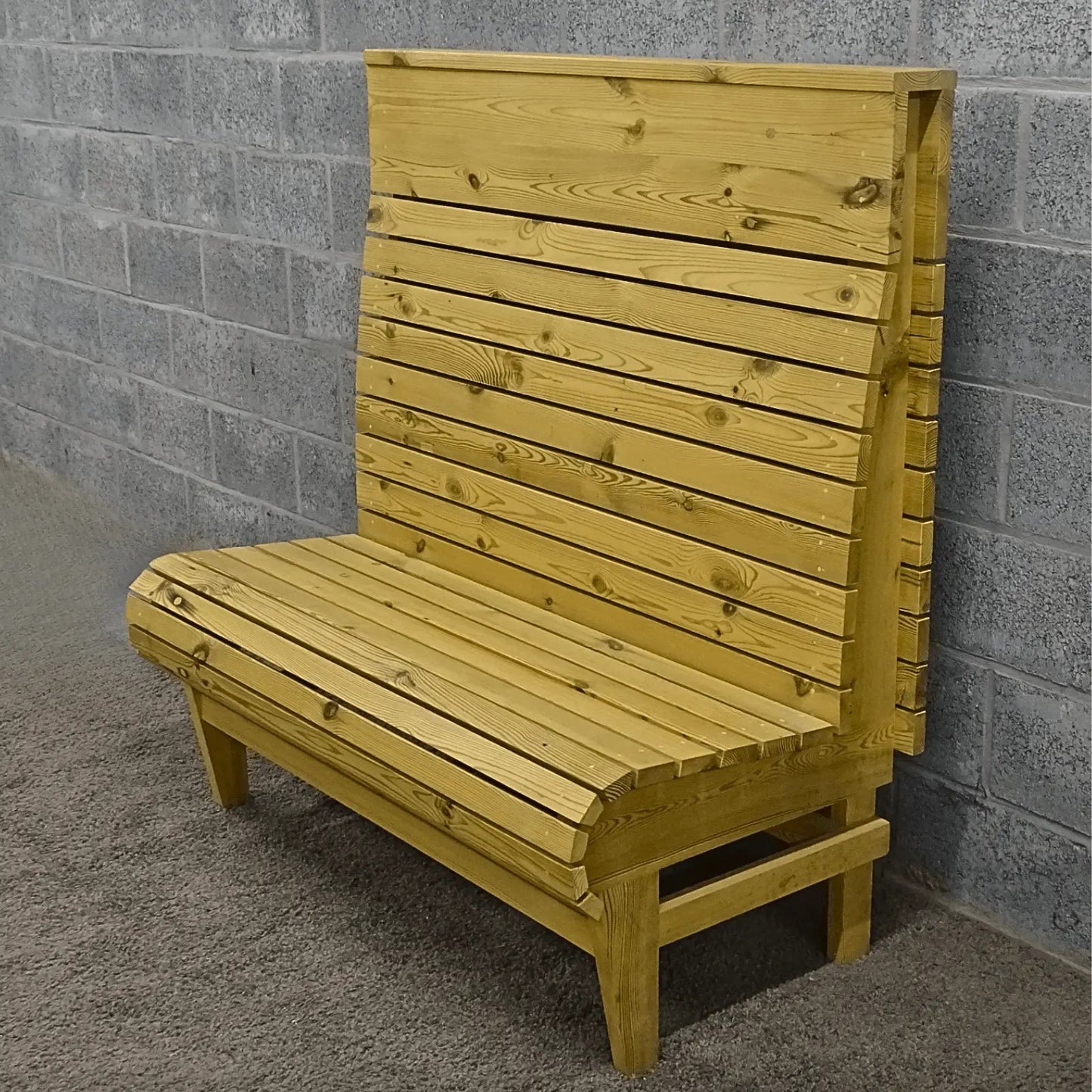 Houten treinbanken ook op maat verkrijgbaar - Larix - Meubelen.be